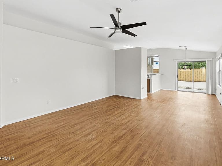 4924 W GLASS Lane photo 5