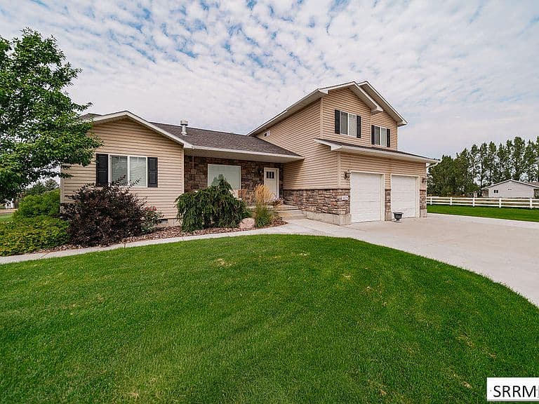 1079 N 2700 W photo 2
