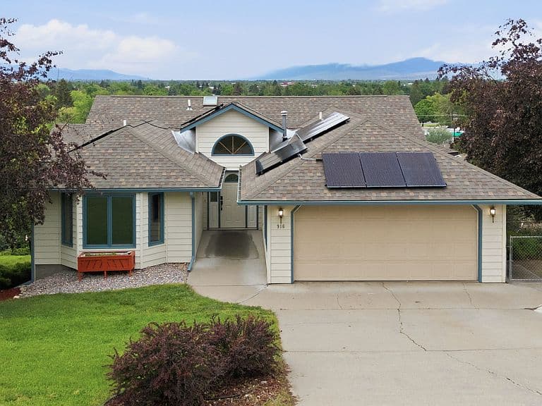 916 Simons Dr photo 1
