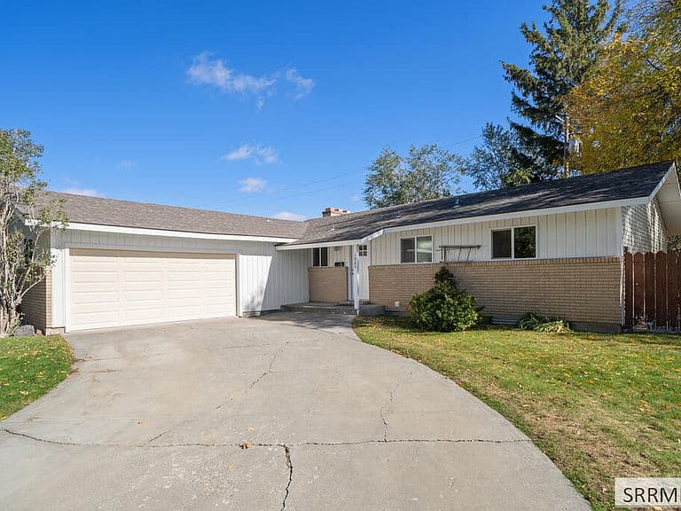 1985 Tiffany Dr photo 2