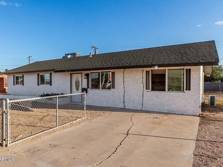 45001 W HONEYCUTT Avenue photo 2