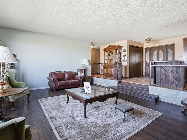 605 Farm View Ln photo 5