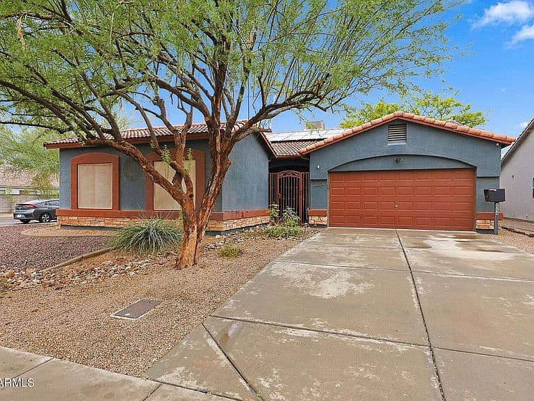 2334 W MYRTLE Avenue photo 1
