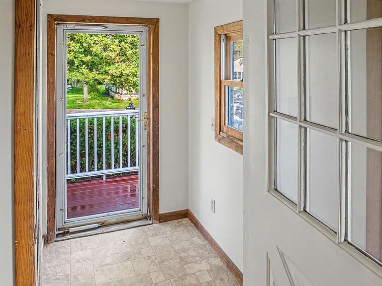 126 Foster Street photo 5