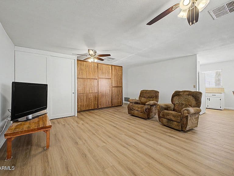 20221 E MAYFIELD Road photo 3