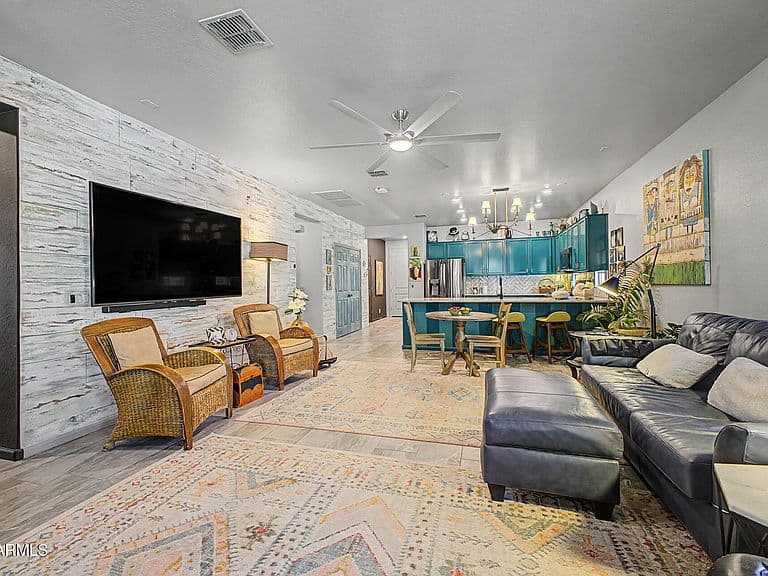 18514 W THISTLE LANDING Drive photo 4