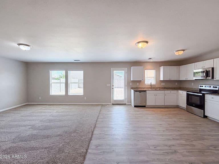 137 W DEWEY Avenue photo 3