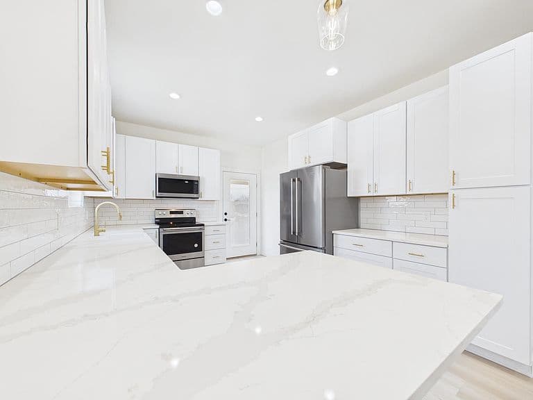 272 Park Ave photo 1