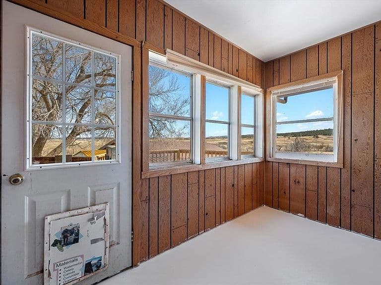 10484 W Highway 14 photo 2