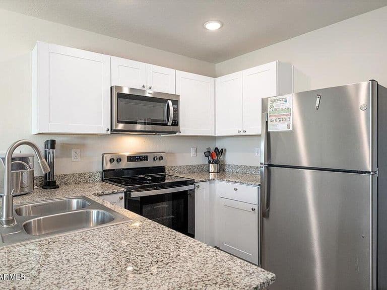 156 W Douglas Ave photo 4