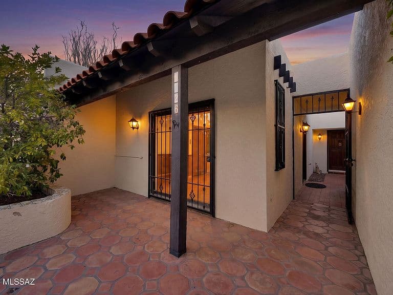 7526 N Desert Tree Dr photo 2