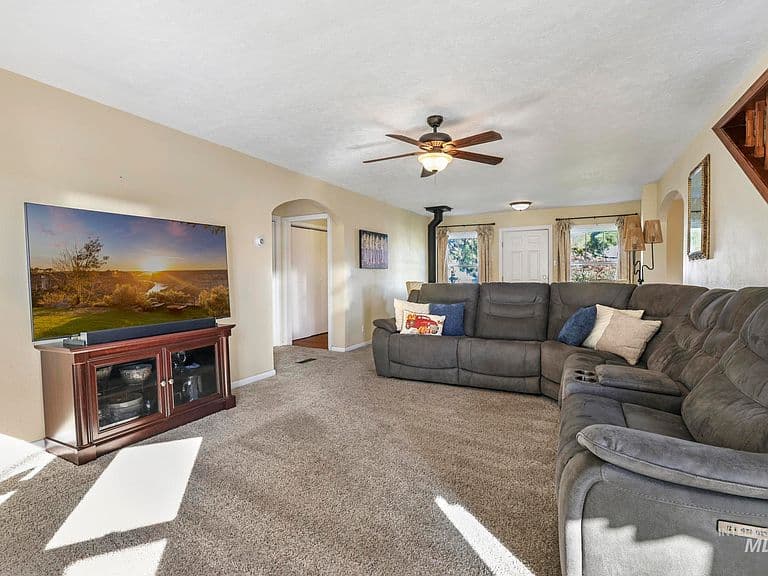 1213 Burley Ave photo 3