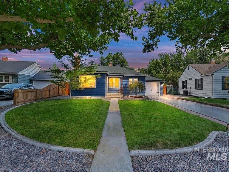616 N Brookdale Dr photo 2