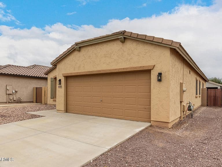 11137 E SUTTER Avenue photo 4