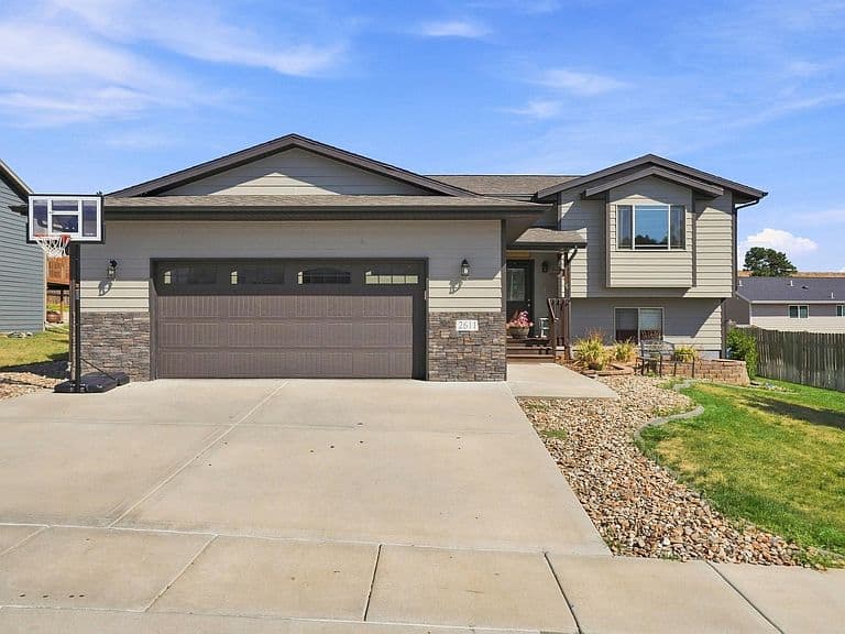 2611 Meadows Dr photo 1