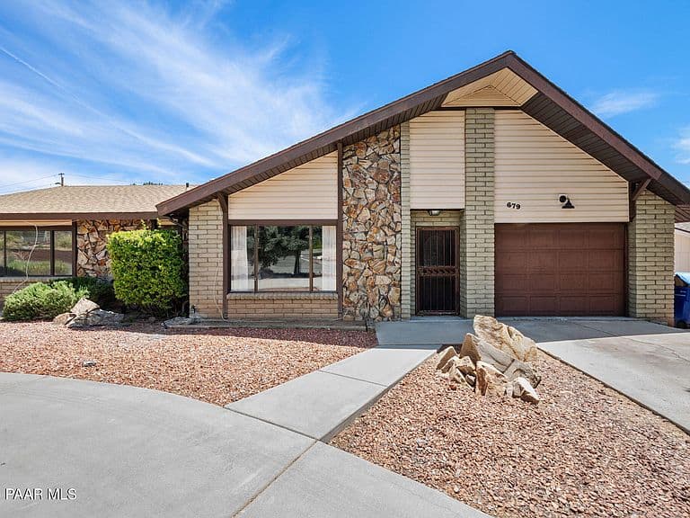679 Tawa Ct photo 2
