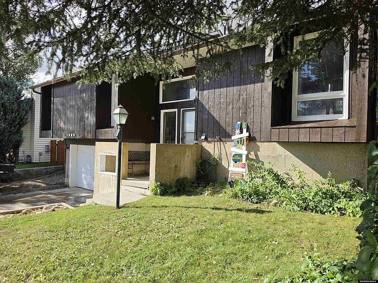 1809 Arthur Ave photo 3