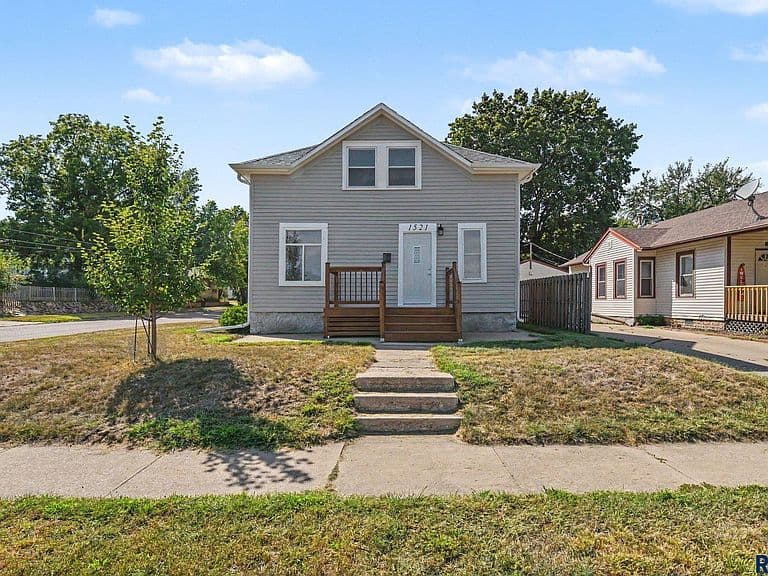 1521 S Spring Ave photo 1