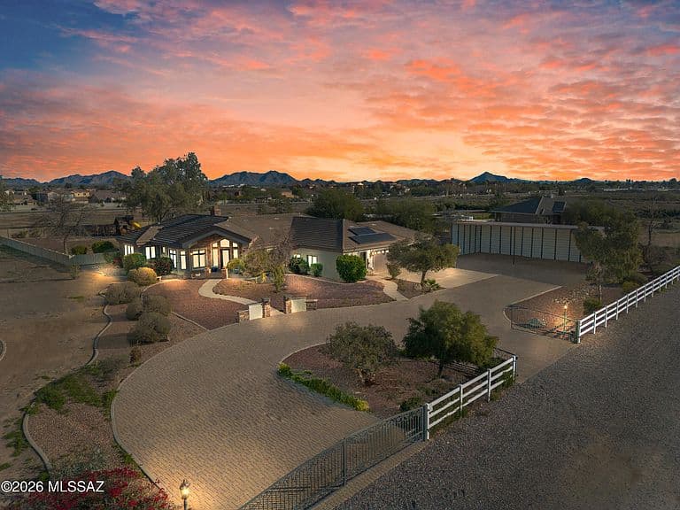 2354 N Casa Grande Ave photo 2
