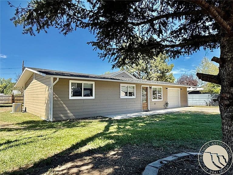 634 Starlight Dr photo 2
