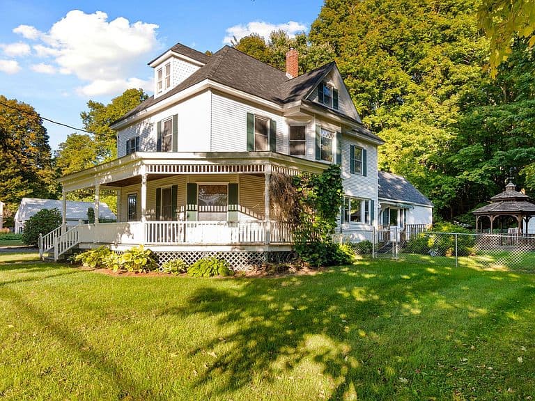 17 Maplewood Avenue photo 1