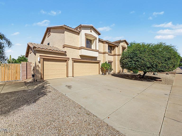 1124 E San Carlos Way photo 2