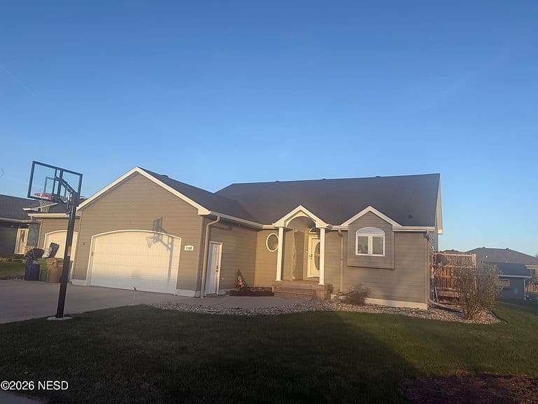 1108 Cherry Dr photo 2