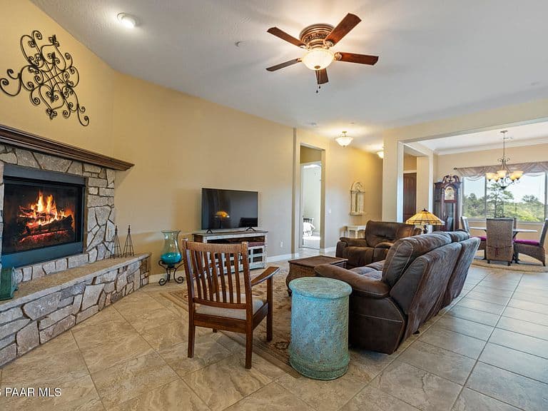 1330 Westridge Dr photo 3