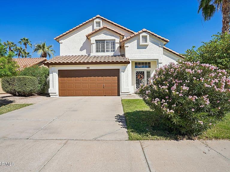 2352 W REDWOOD Drive photo 1