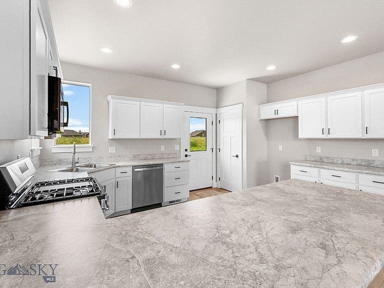 1105 Melissa Way photo 5