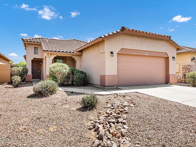 45071 W Yucca Lane photo 3
