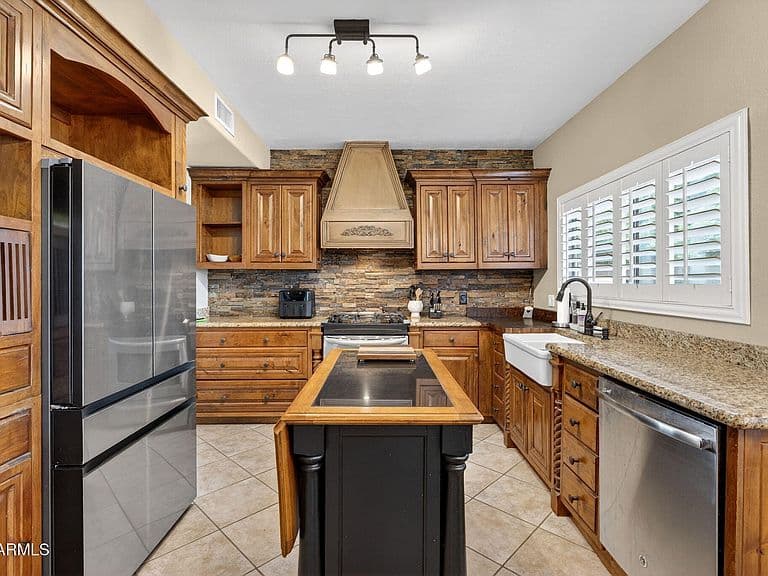 918 N BRADLEY Drive photo 4