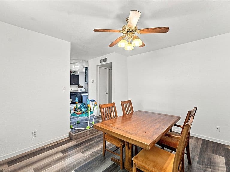 2812 Ross Avenue photo 4