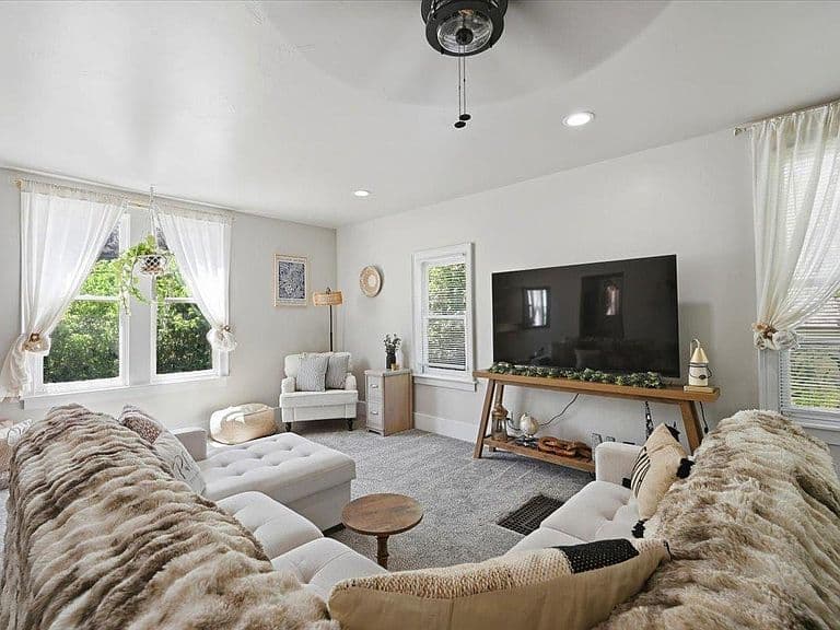 324 White St photo 3
