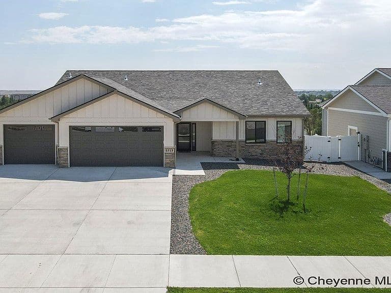 5713 Opal Dr photo 1