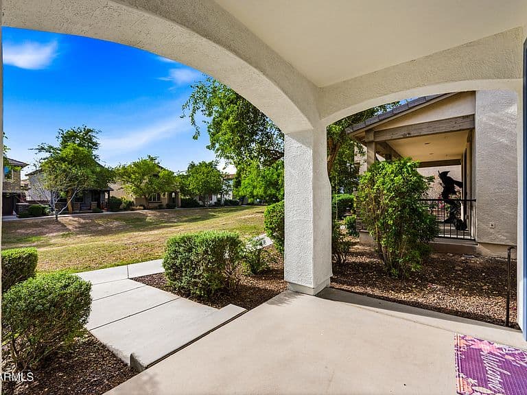 20883 W MAIDEN Lane photo 3