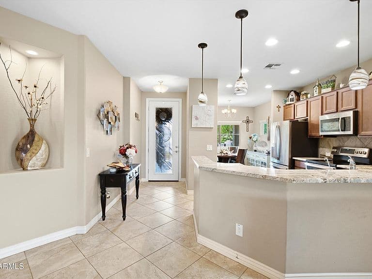 664 W MANGROVE Road photo 3