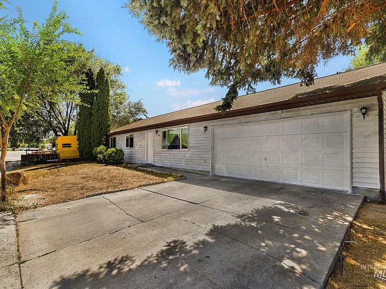 152 Cordova Ave photo 3