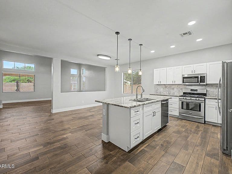 353 E CHELSEA Drive photo 4