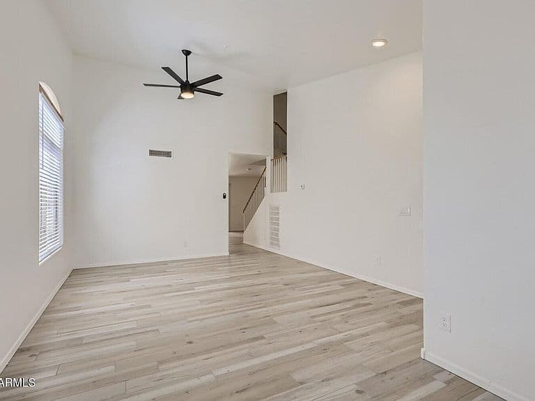 16033 W DIAMOND Street photo 4