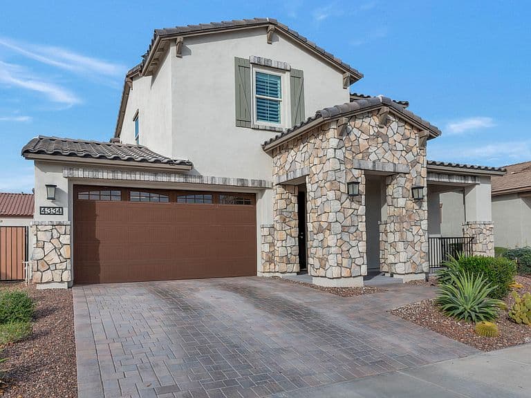 4334 N Pioneer Dr photo 2