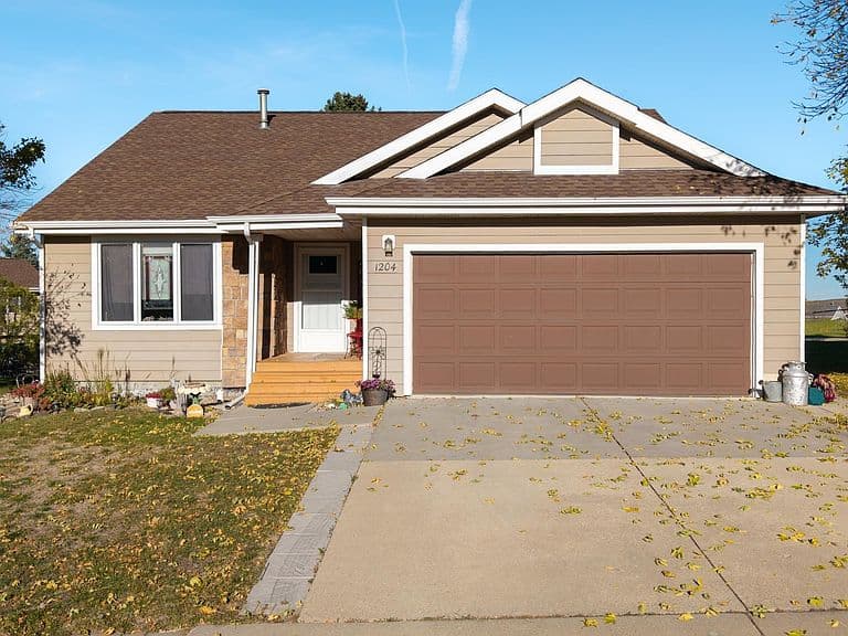 1204 Clover Ridge Dr photo 1