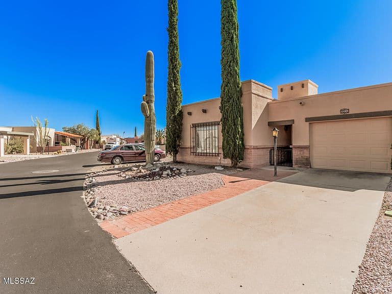 1409 W Calle Mendoza photo 2