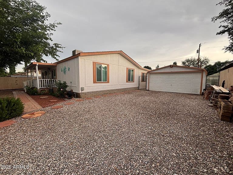 211 N MARTHA Lane photo 3