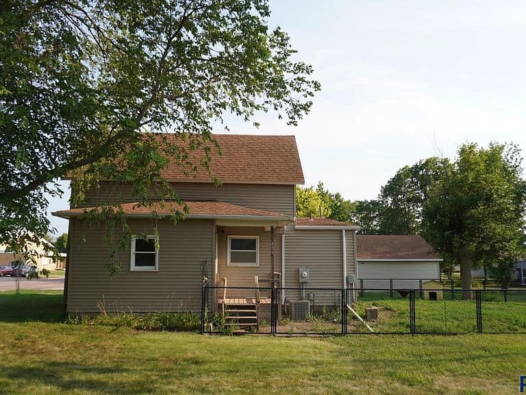 401 W Washington Ave photo 2