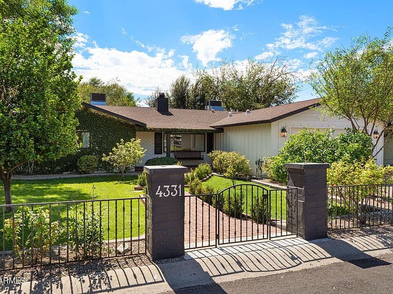 4331 E Avalon Drive photo 2