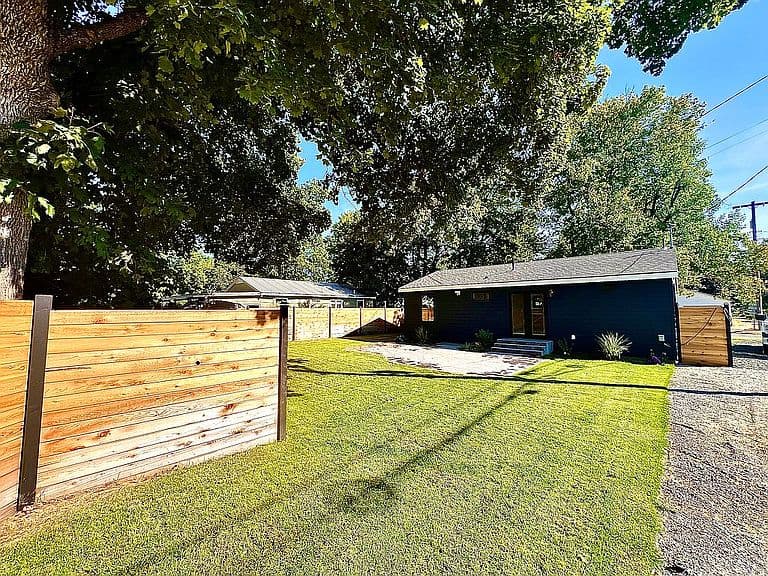 615 E Birch Ave photo 3