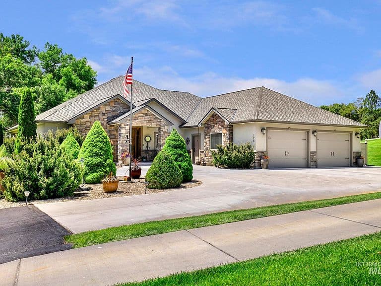 128 Riverside Ln photo 3