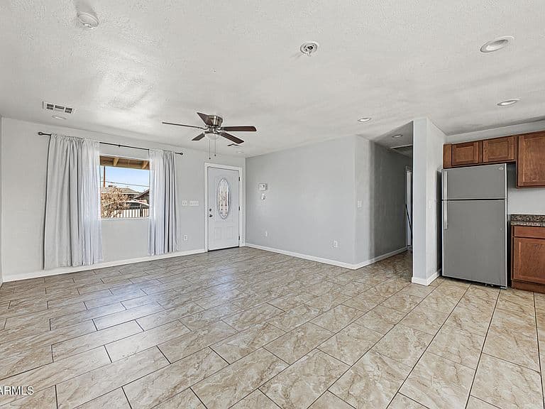 3635 W LA SALLE Street photo 4