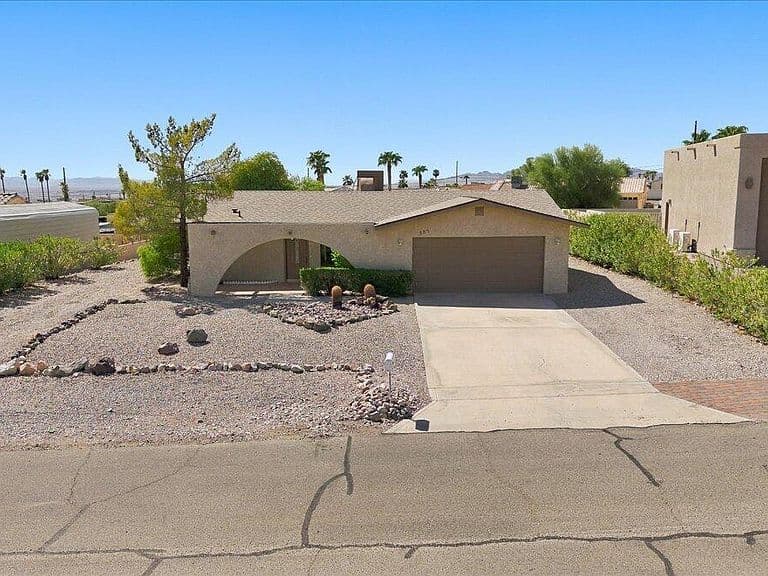 585 Aloha Dr photo 2